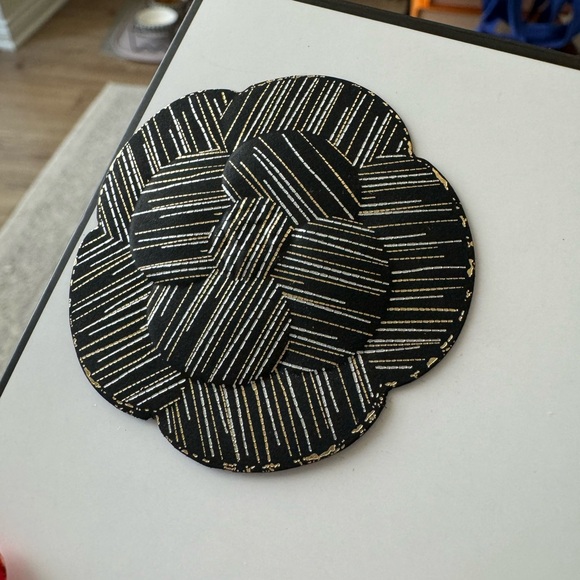 Chanel Beauty Sample Bundle - Picture 4 of 7